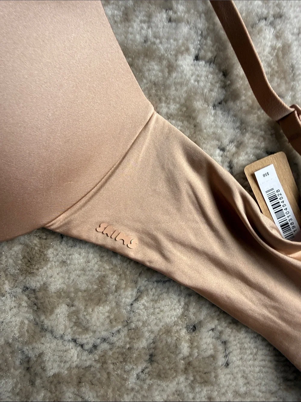 SKIMS ultimate push up plunge bra - Picture 3 of 6